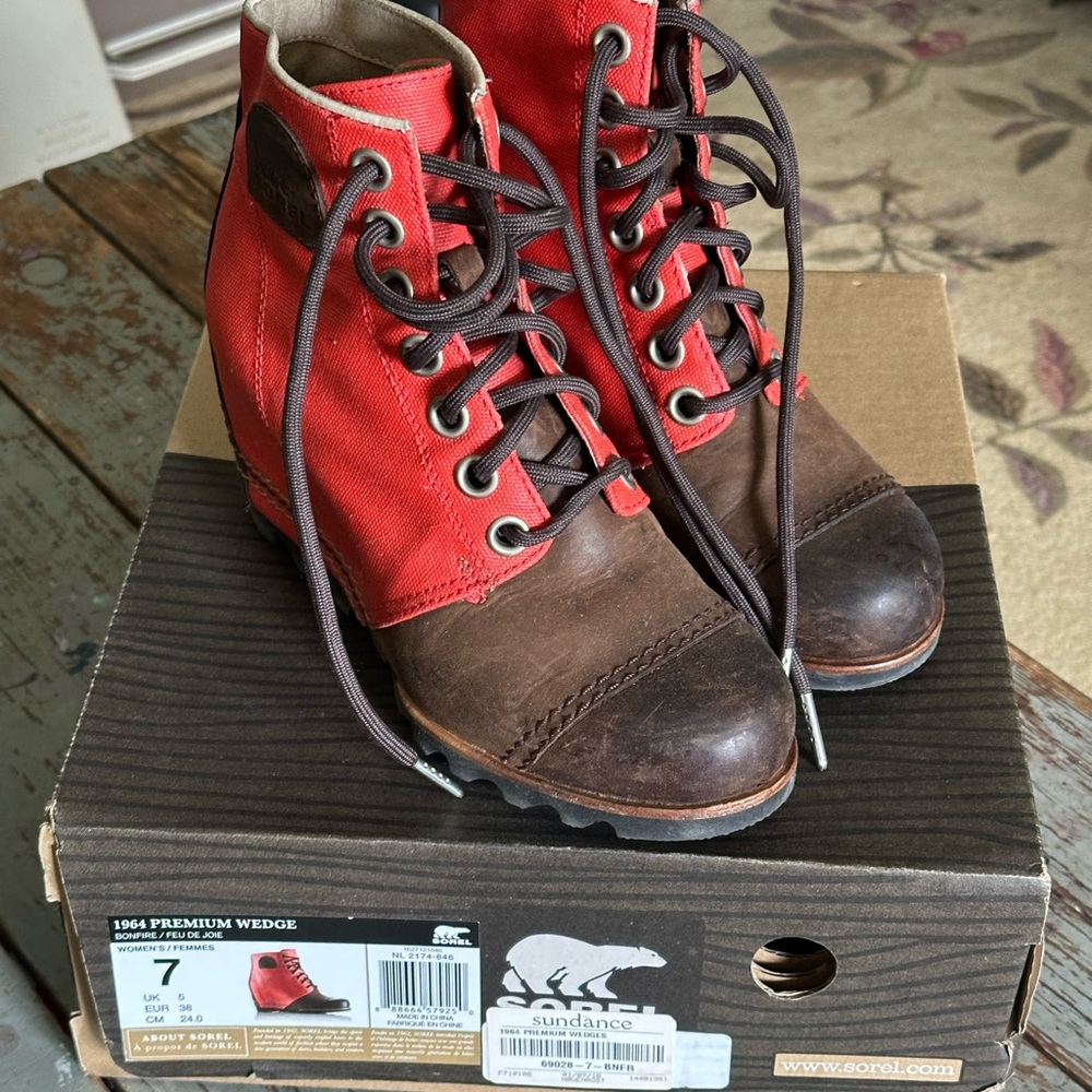 Sorel Red and Brown Lace-Up Ankle Boots